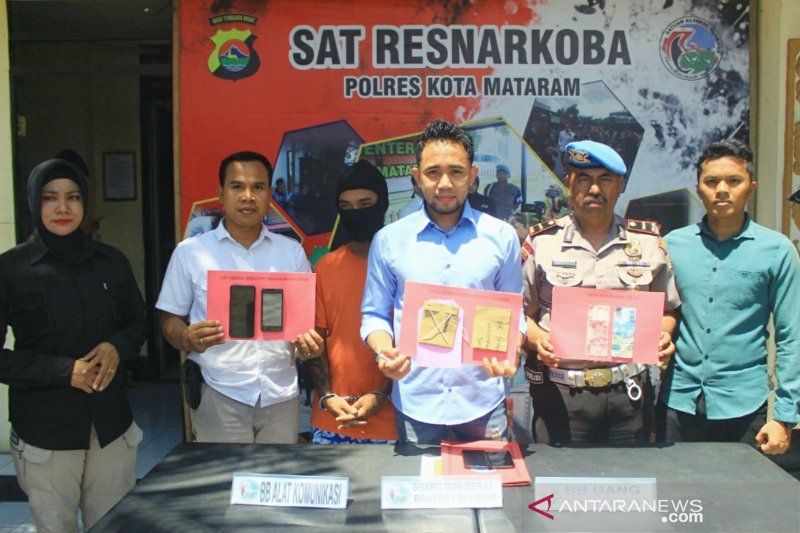 Polresta Mataram menangkap pengedar sabu di jalan