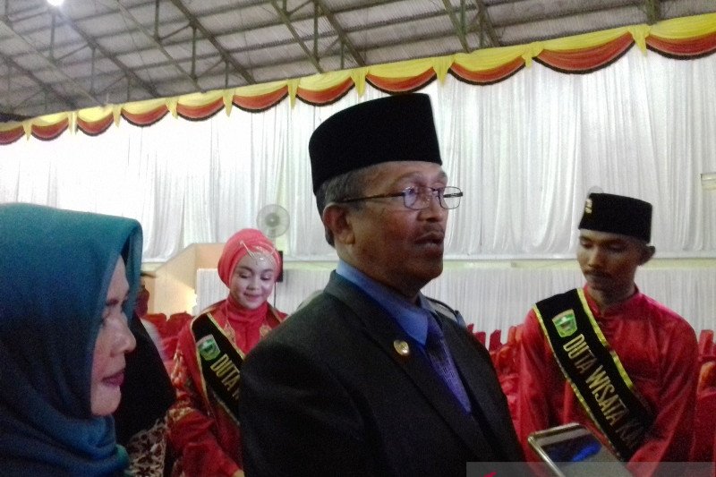 Lantik 55 wali nagari, Bupati Solok ingatkan kelola dana nagari