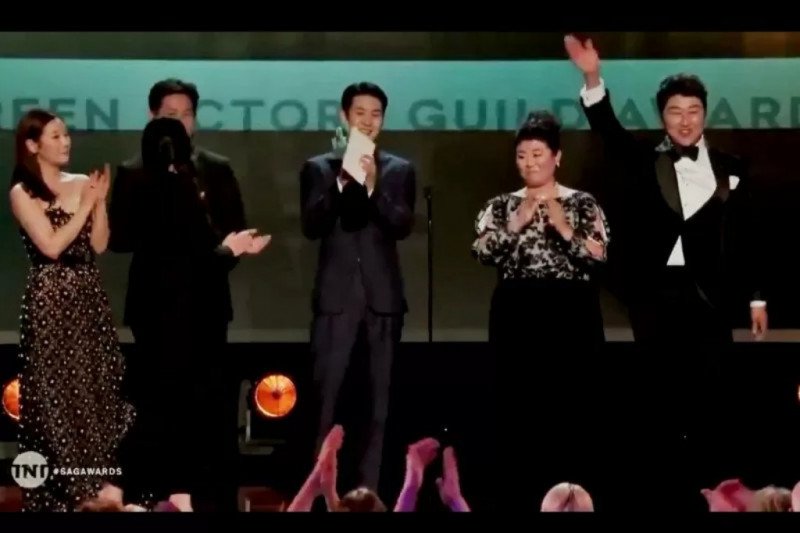 Film 'Parasite' raih piala 'Best Cast' di SAG Awards