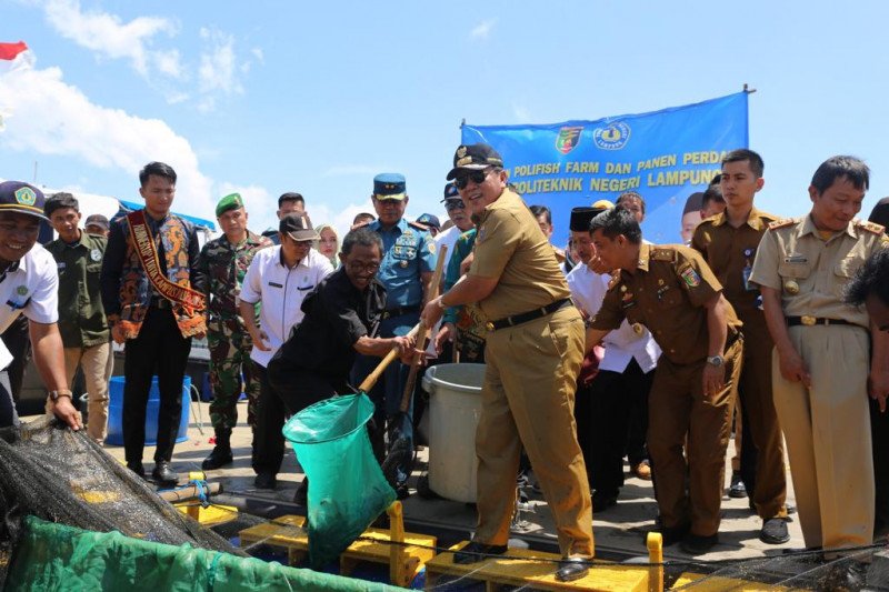 Gubernur Arinal minta Danlanal jaga perairan Lampung dari pencurian ikan