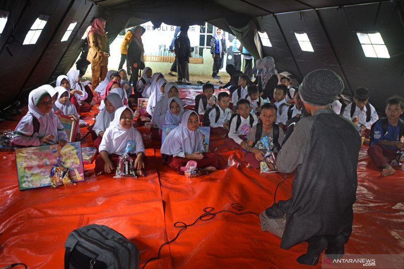 Sekolah di tenda darurat