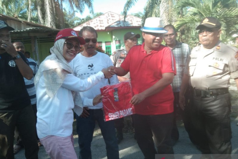 Wawako Dumai gotong royong bersama Semen Padang