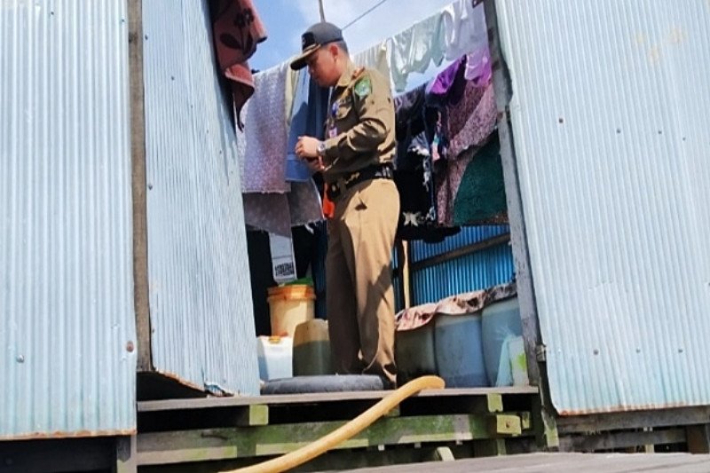 Satpol PP periksa bangunan baru di pinggir sungai Kapuas Murung