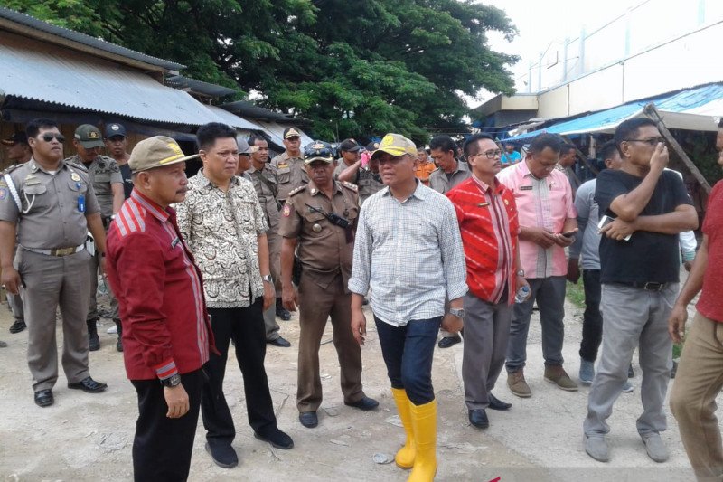 Pemkot Baubau tertibkan pedagang pasar Wameo
