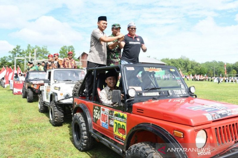 Ratusan maryarakat Batang ikuti Kirab Merah Putih