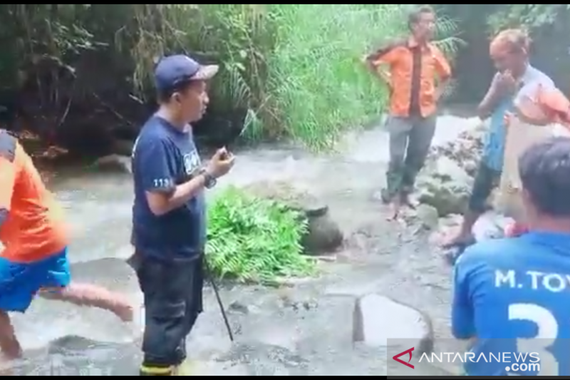 Istri penjaga pintu air bendungan di Padang Panjang ditemukan meninggal