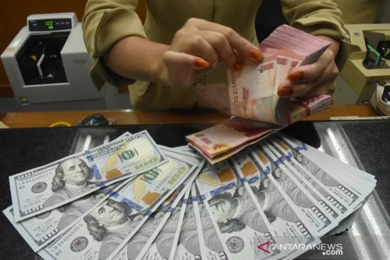 Rupiah menguat didorong kebijakan bank sentral China