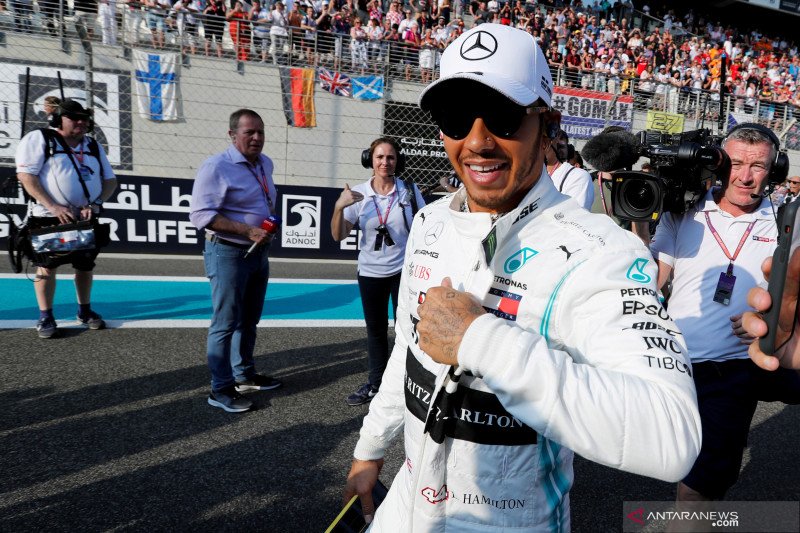 Hamilton belum membahas perpanjangan kontrak dengan Mercedes