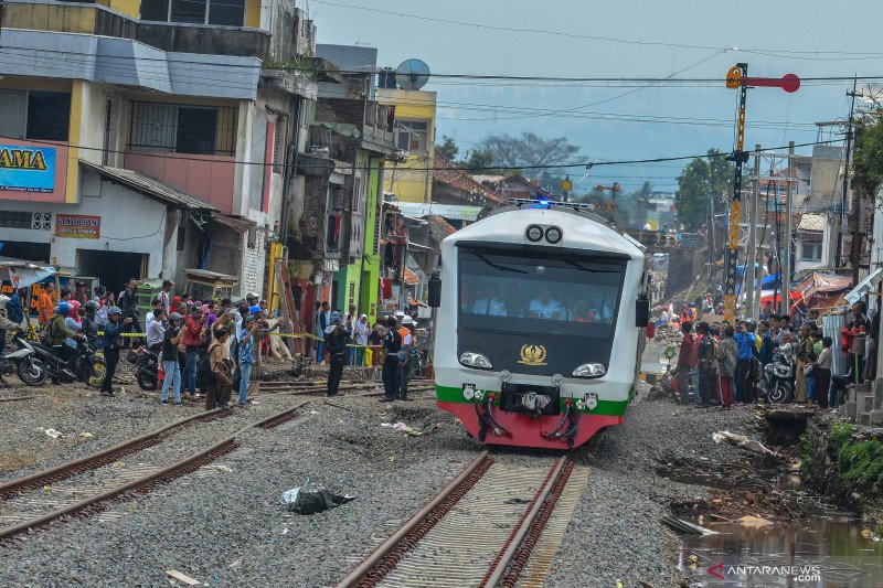Uji coba perlintasan kereta Cibatu - Garut
