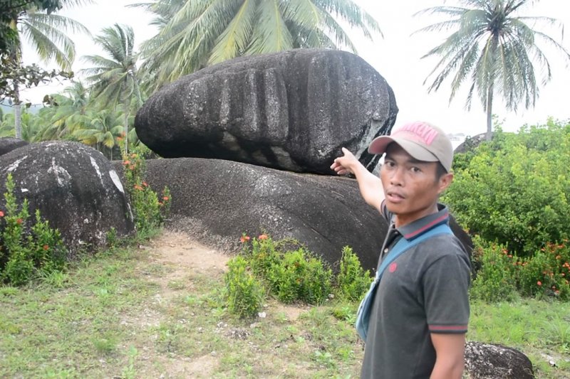 Melihat lebih dekat Taman Batu Alif di Natuna