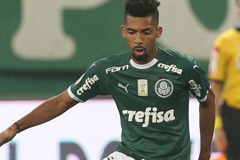 Barcelona resmi gaet gelandang bertahan muda Brasil dari Palmeiras