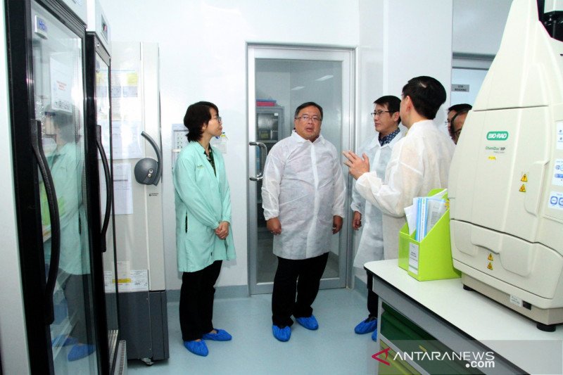 Kunjungan Menristek di Pabrik Bioteknologi