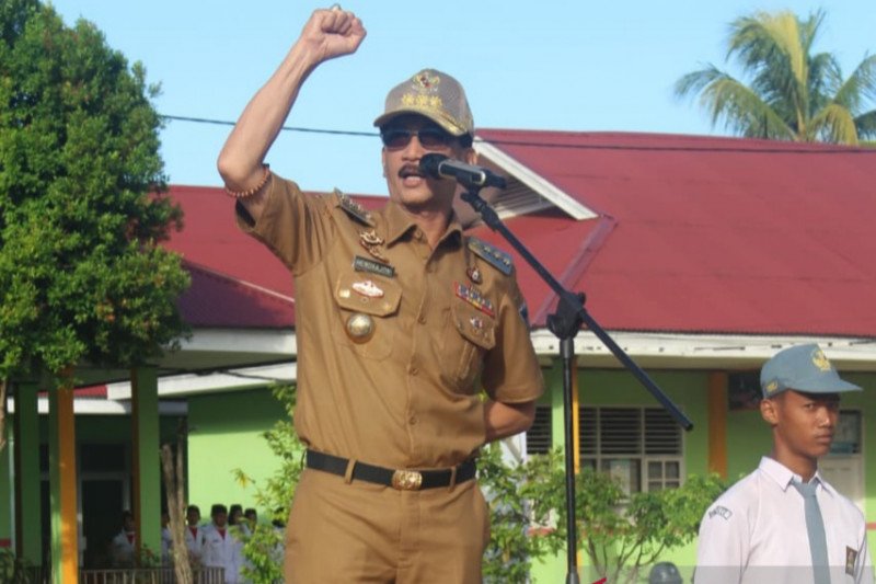 Bupati Pesisir Selatan Hendrajoni motivasi para siswa SMKN 1 Painan