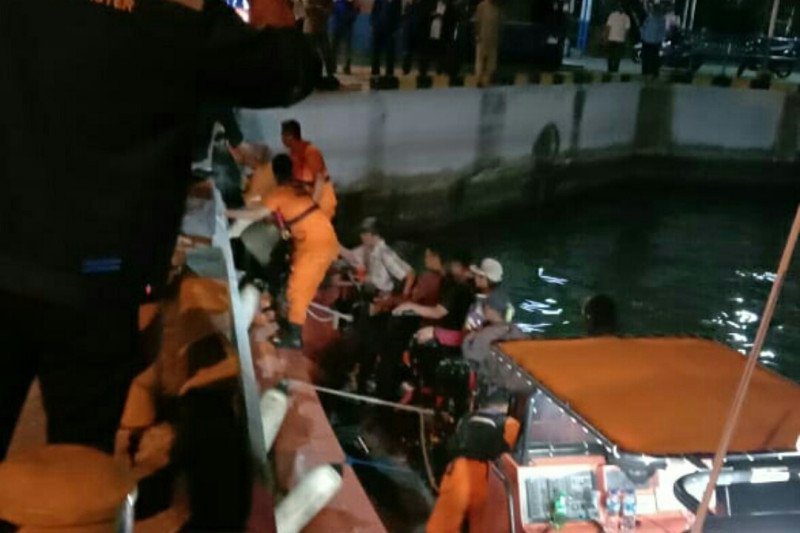Kapal Feri Bakauheni KMP Salvatore mati mesin, penumpang dievakuasi