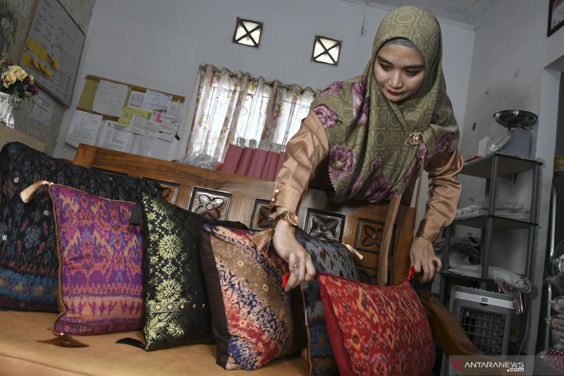 Penjualan Bantal Songket Hingga ke Mancanegara