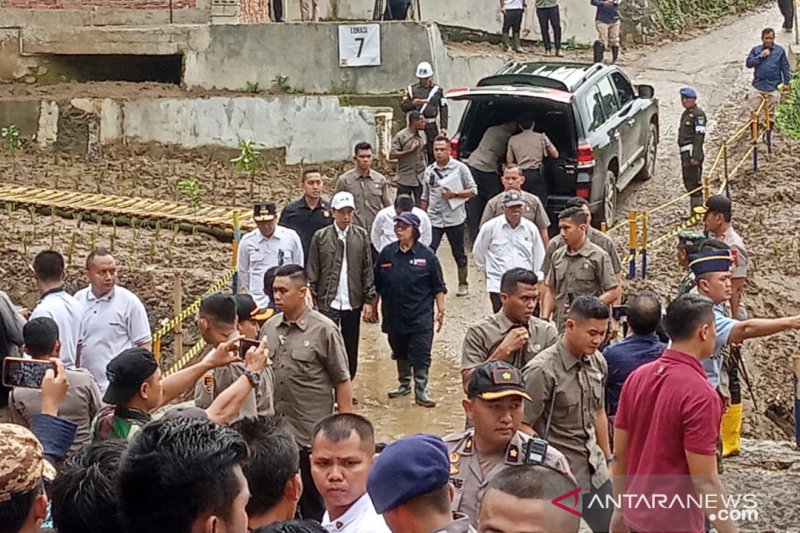 Tiba di Sukajaya, Jokowi tinjau kampung tempat tewasnya tujuh warga