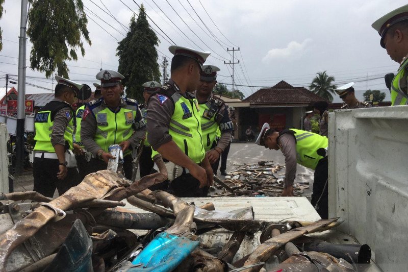 Polres Solok Kota musnahkan 184 knalpot dan plat kendaraan