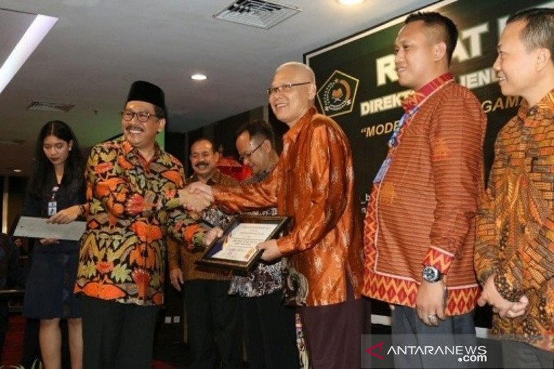 Bimas Buddha Kanwil Kemenag Sulteng Terima Penghargaan Kemenag RI