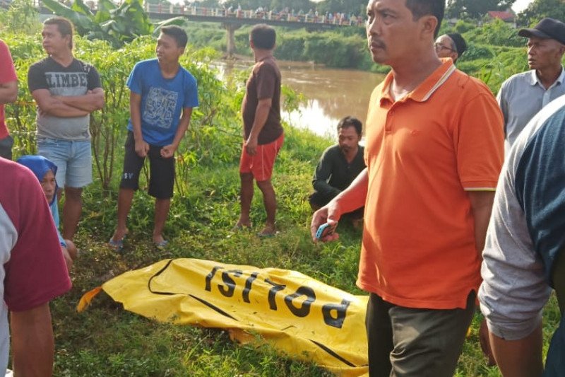 Mayat sopir taksi online yang diberi pemberat batu bata ditemukan di saluran irigasi Jepara
