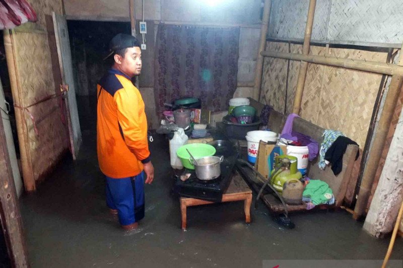 Puluhan rumah di dua kecamatan di Jember terendam banjir