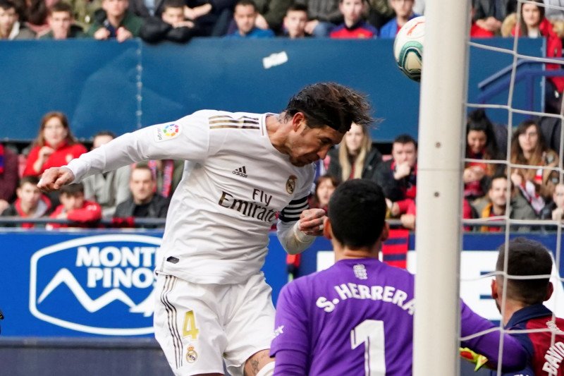 Madrid menjauh dari Barcelona usai babat Osasuna 4-1