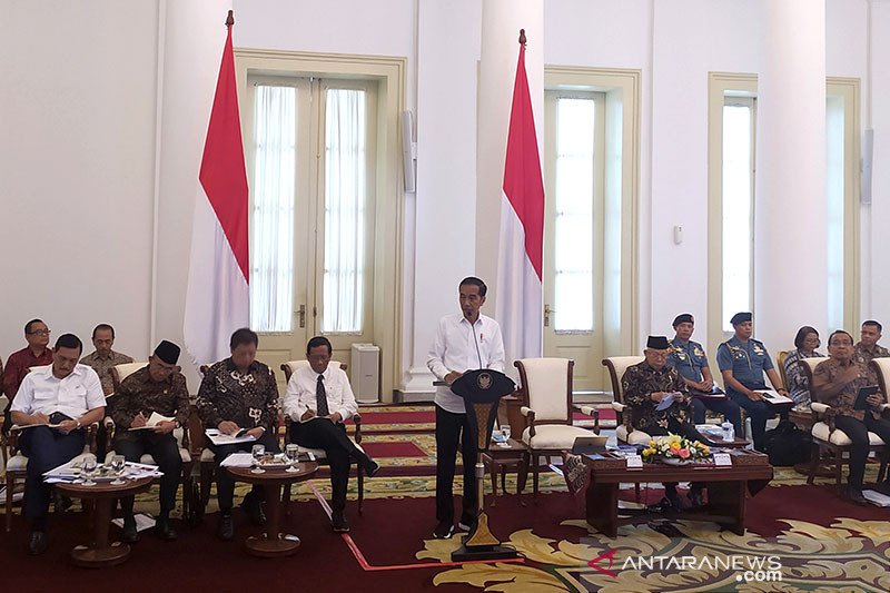 Presiden Jokowi minta kementerian percepat realisasi belanja