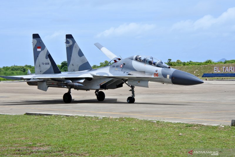 Kedatangan Pesawat Sukhoi Ke Kupang