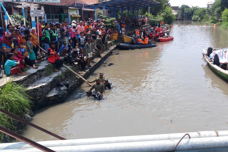 Petugas kembali temukan seorang korban tenggelam Sungai Pucang