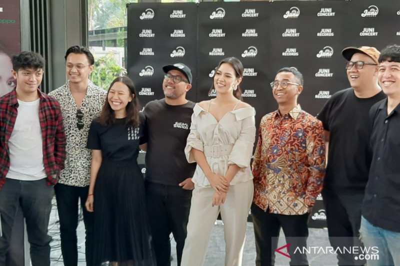 Penyanyi Raisa ajak drummer Seringai kolaborasi untuk konser di GBK