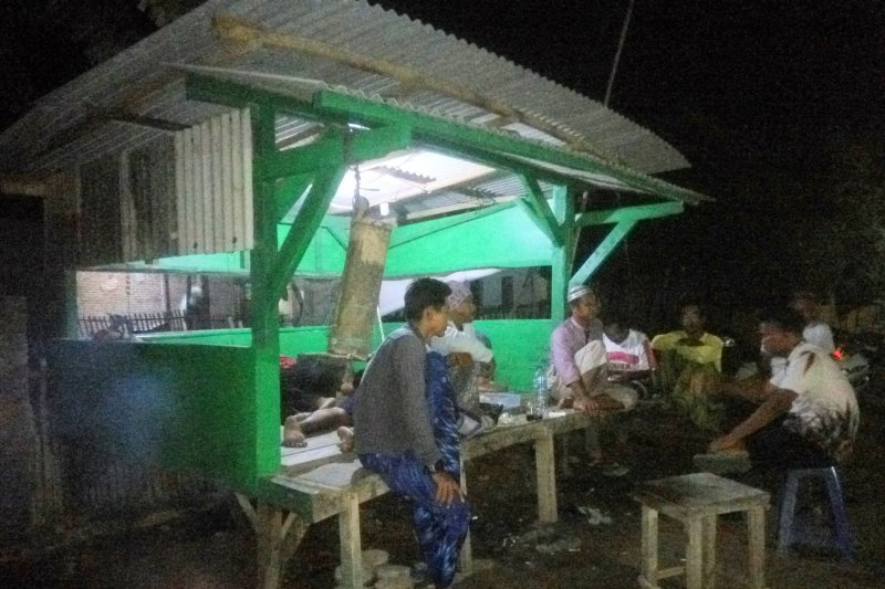 Warga Desa Margasari Lampung Timur Giatkan Ronda Malam