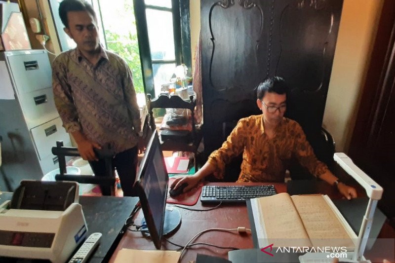 Ribuan koleksi naskah kuno Perpustakaan Mangkunegaran didigitalisasi