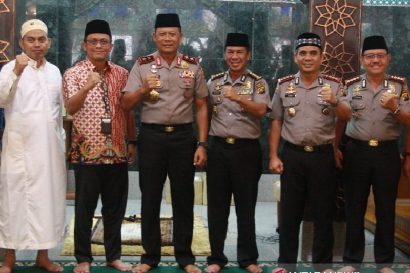 Polda Sumsel: Warga tinggalkan kebiasaan bawa senjata tajam