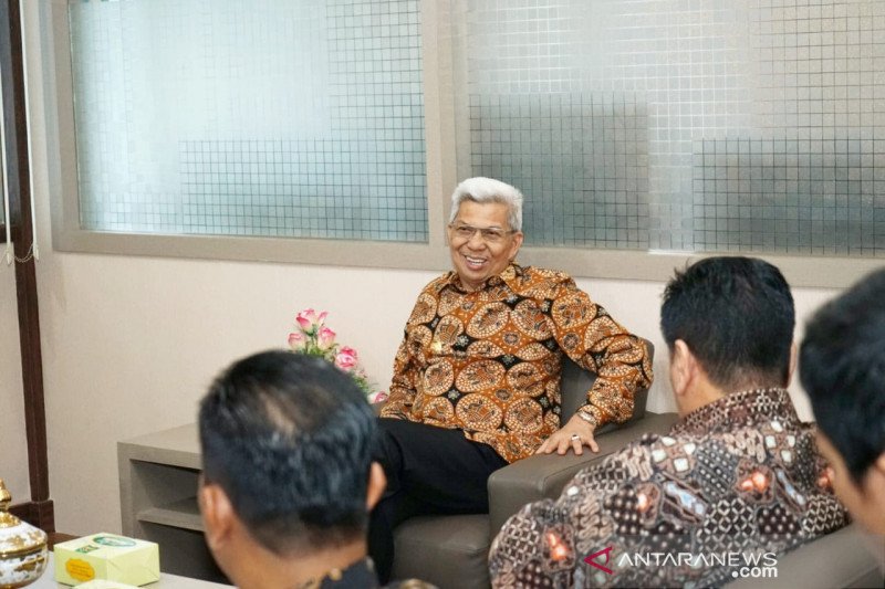 Wagub akan sampaikan keluhan guru honorer pada pusat