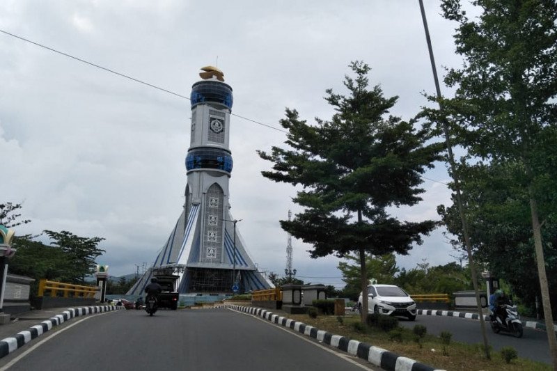 Ikon kota "Menara Mentaram" senilai Rp11 miliar rampung terbangun