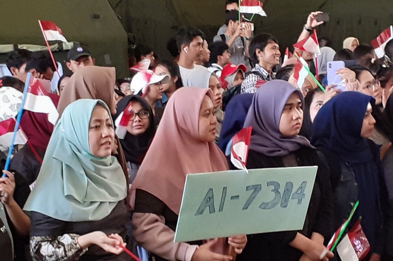 Menari hingga cinta lokasi di hanggar observasi WNI dari Wuhan