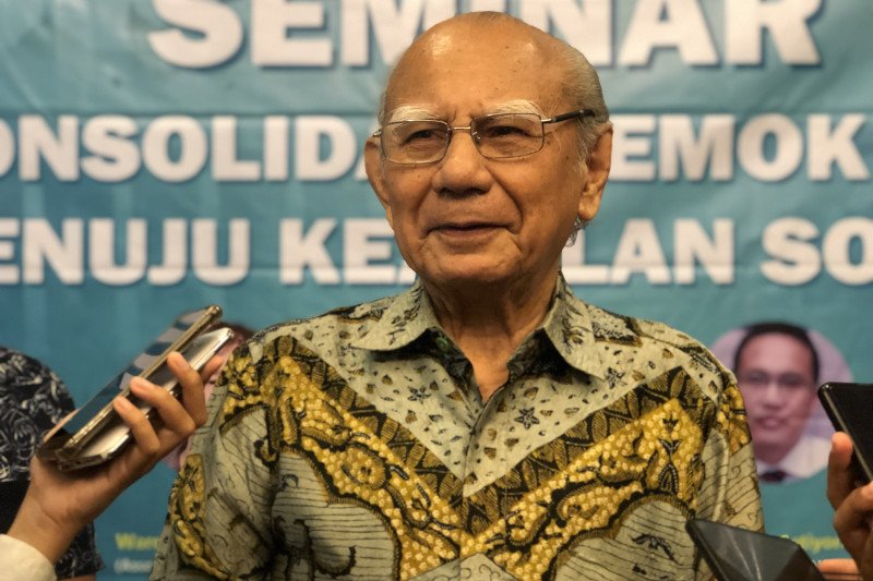 Emil Salim ingatkan Omnibus Law harus seimbangkan tiga aspek