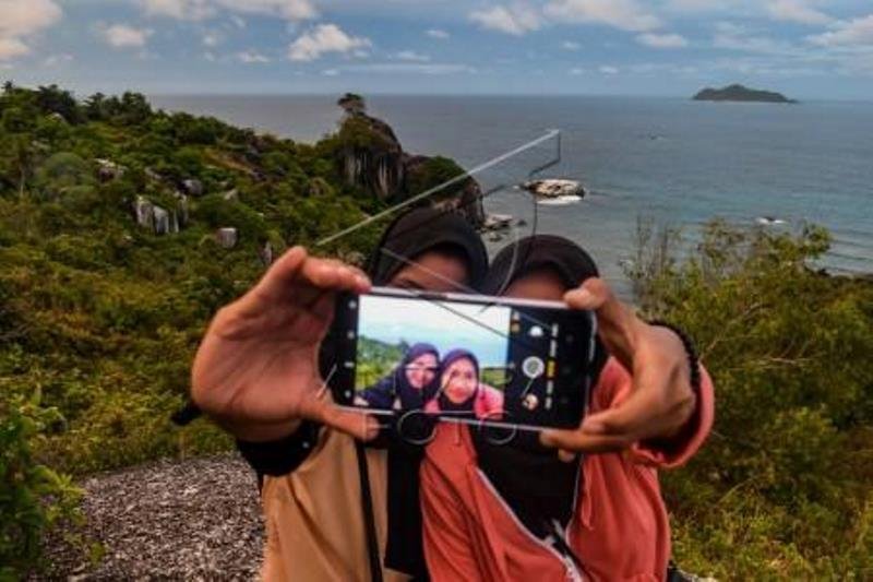 Wisata Tanjung Sinubung Natuna