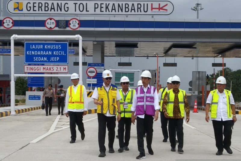 Jokowi sebut pembangunan jalan tol jangan tunggu IRR tinggi