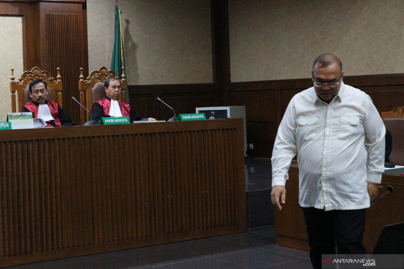 Sidang vonis Agus Winoto