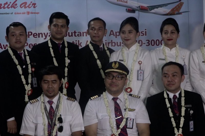 Saat 18 awak kabin penjemput ratusan WNI di Wuhan disambut