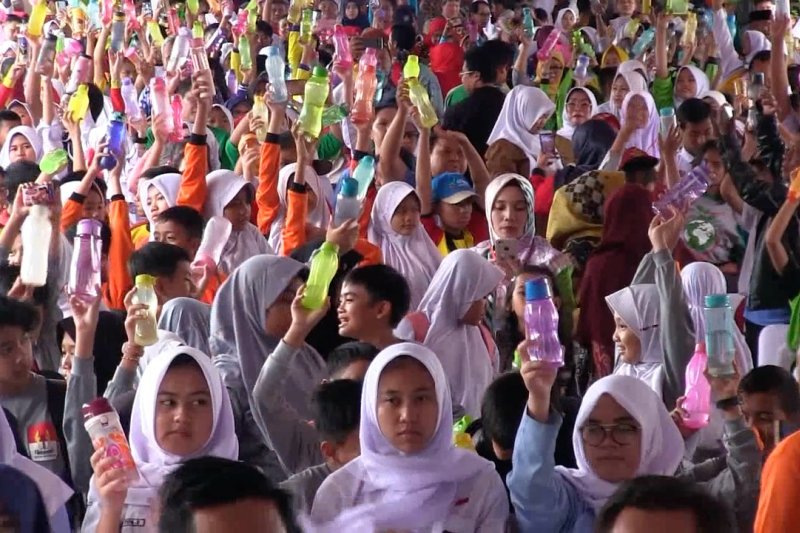 Gerakan seribu tumbler kurangi sampah plastik minuman kemasan