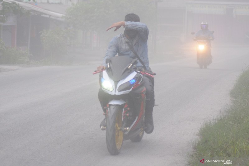 Wilayah timur lereng Merapi di Sleman dilanda hujan abu