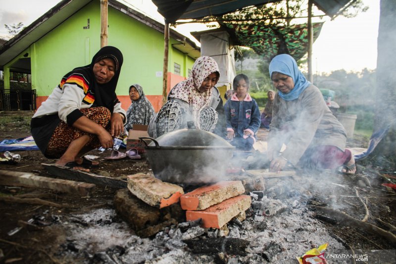 Korban gempa di Kalapanunggal butuh terpal untuk mengungsi