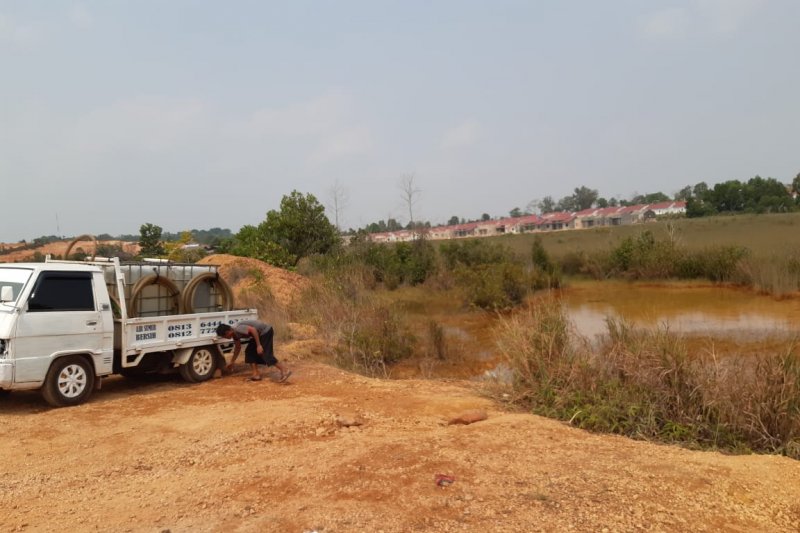 Air kubangan bekas tambang bouksit fiperhualbelikan ke masyarakat