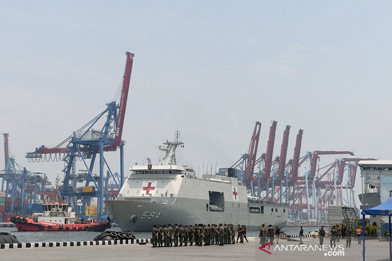KRI Semarang bawa ABK World Dream tiba di Tanjung Priok