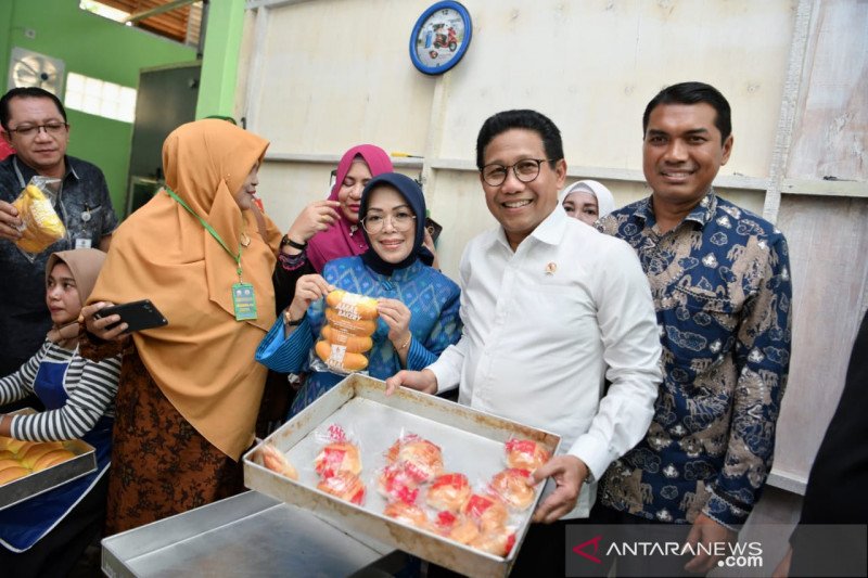 Menteri Desa apresiasi usaha roti BUMG Cot Girek Kandang