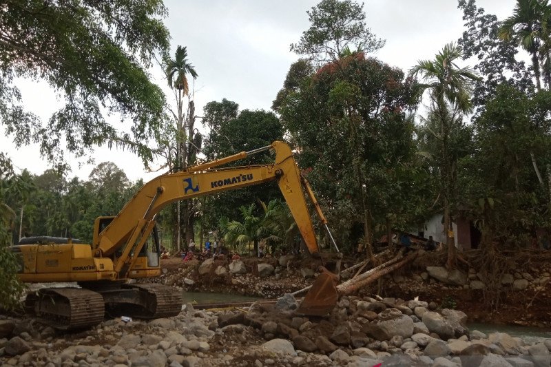 Pemkab Agam bangun dua jembatan darurat permudah akses warga