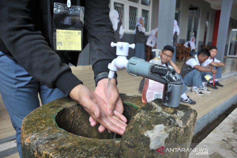 UNBK SMK terapkan prosedur cuci tangan 