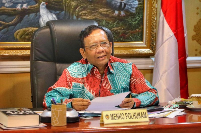 Cukupi APD, Mahfud: Genjot produksi lokal dan impor