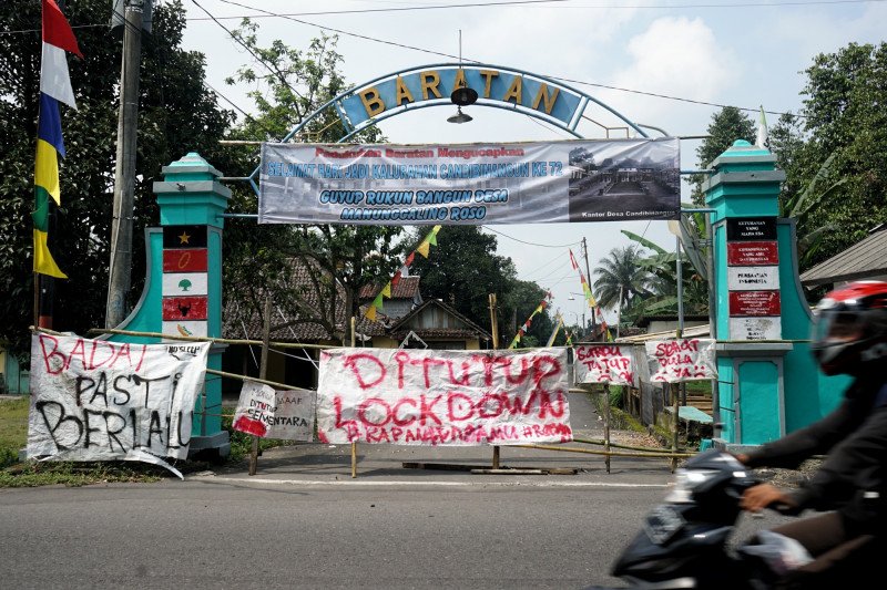 TUTUP AKSES MASUK KAMPUNG